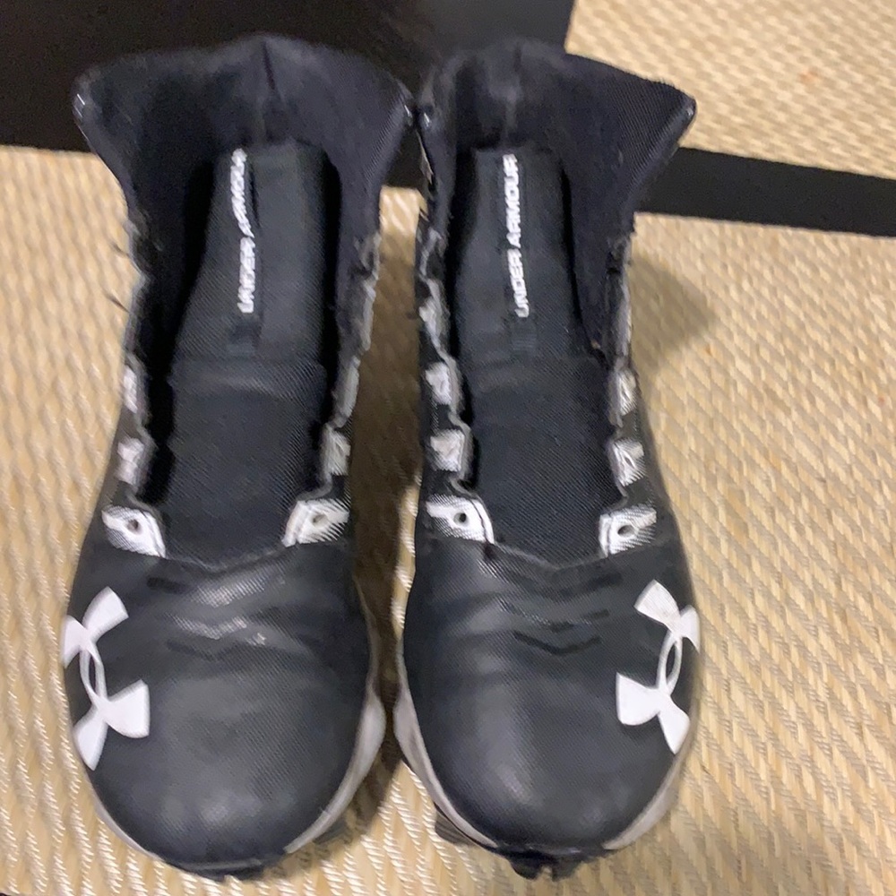 Under armor high top football cleats used good condition